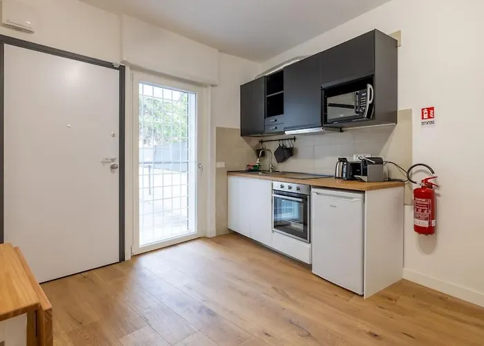 Little House 15 * Rome